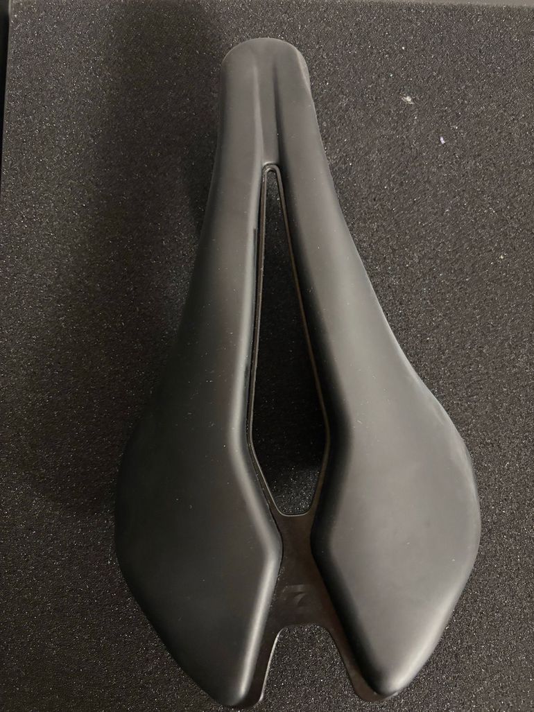 Used Pinarello Linx Ultra Manganese Saddle 2025 bike — image 4 of 5