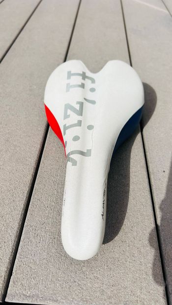 Fizik, Aliante VS Carbon rail Saddle French team colours