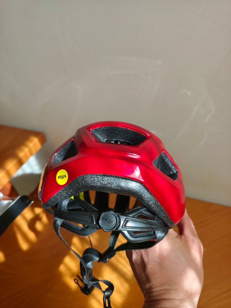Used MET Vinci MIPS Helmet 2025 bike — image 3 of 6