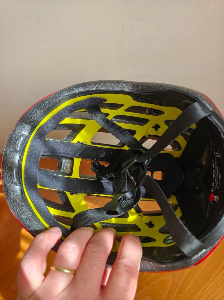Used MET Vinci MIPS Helmet 2025 bike — image 5 of 6