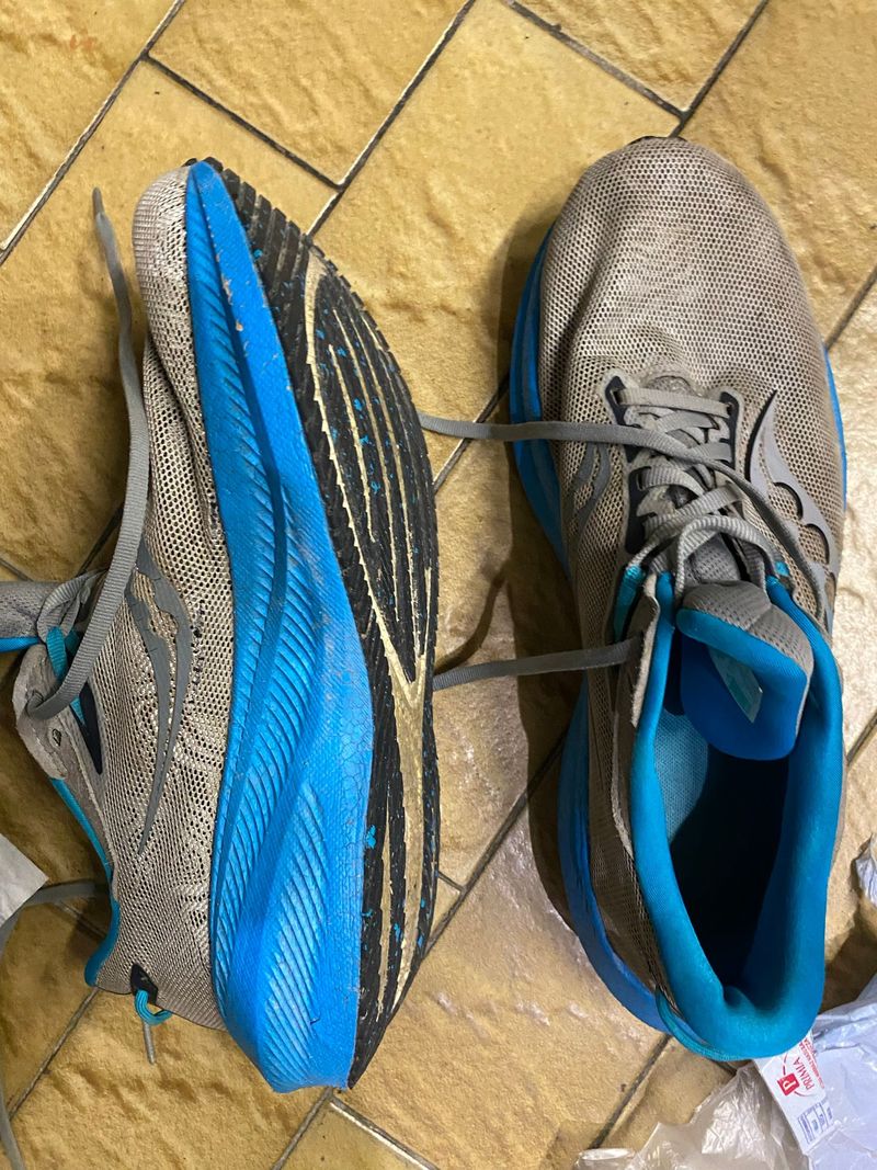 Käytetty Saucony Triumph 21 Special Edition Running Shoes