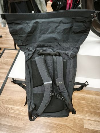 Used Rapha 20L Backpack 2025 bike — image 5 of 9