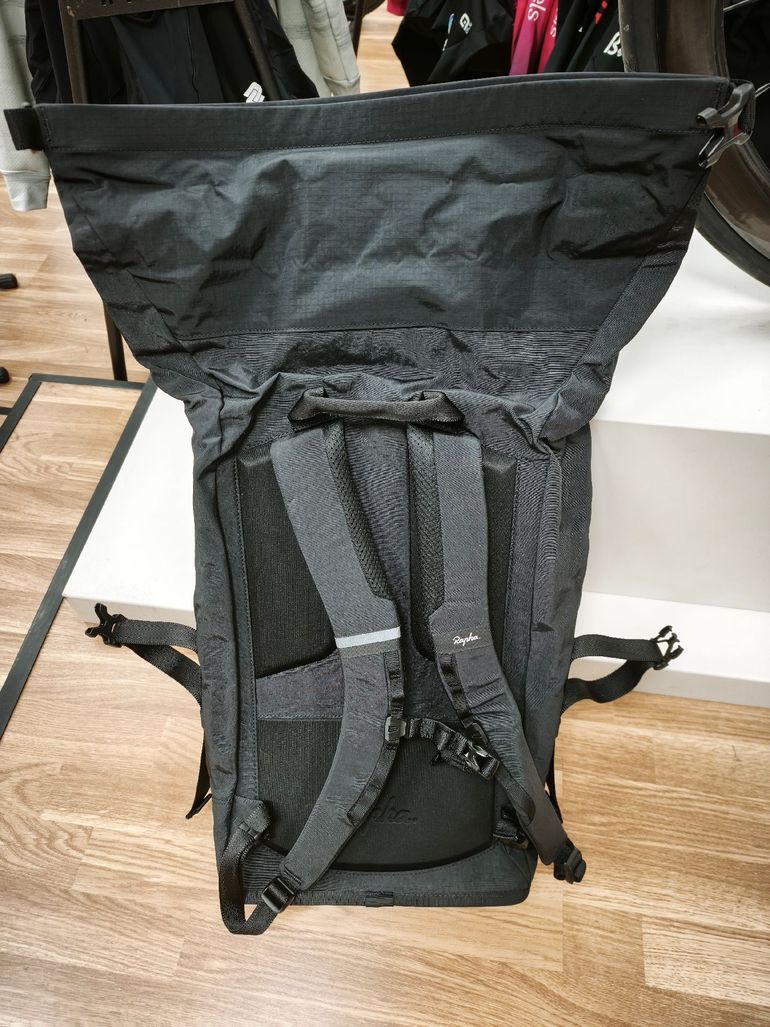 Used Rapha 20L Backpack 2025 bike — image 5 of 9