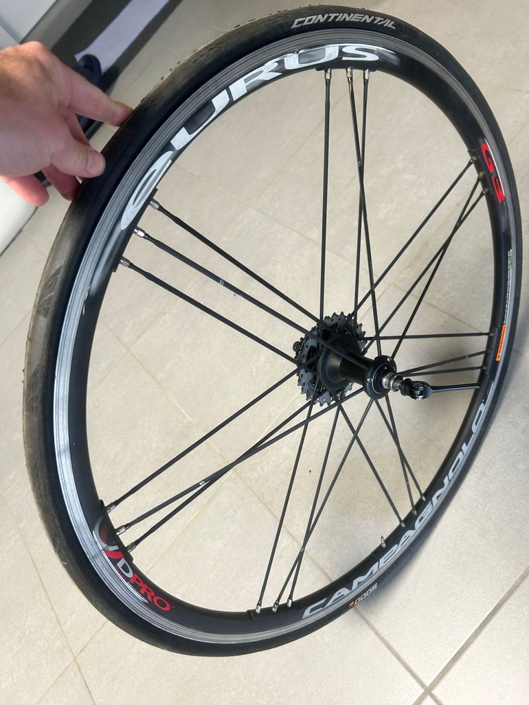 Used Campagnolo paire de roue bike — image 6 of 10