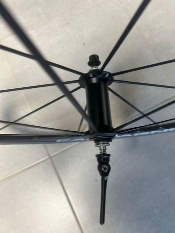 Used Campagnolo paire de roue bike — image 10 of 10