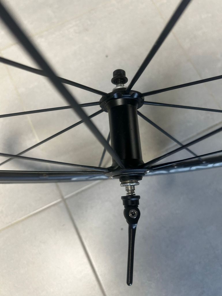 Used Campagnolo paire de roue bike — image 10 of 10