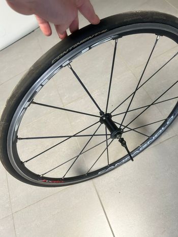 Used Campagnolo paire de roue bike — image 8 of 10
