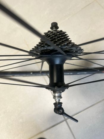 Used Campagnolo paire de roue bike — image 4 of 10