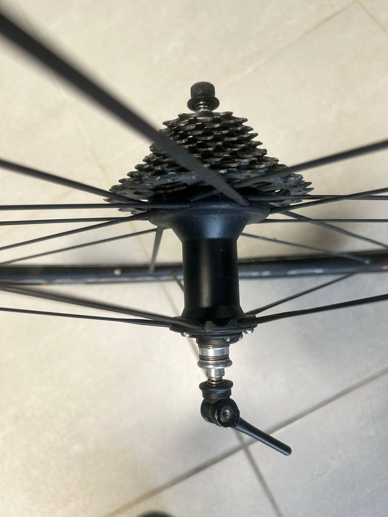 Used Campagnolo paire de roue bike — image 4 of 10