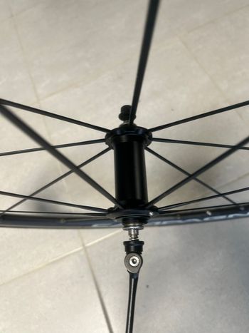 Used Campagnolo paire de roue bike — image 9 of 10