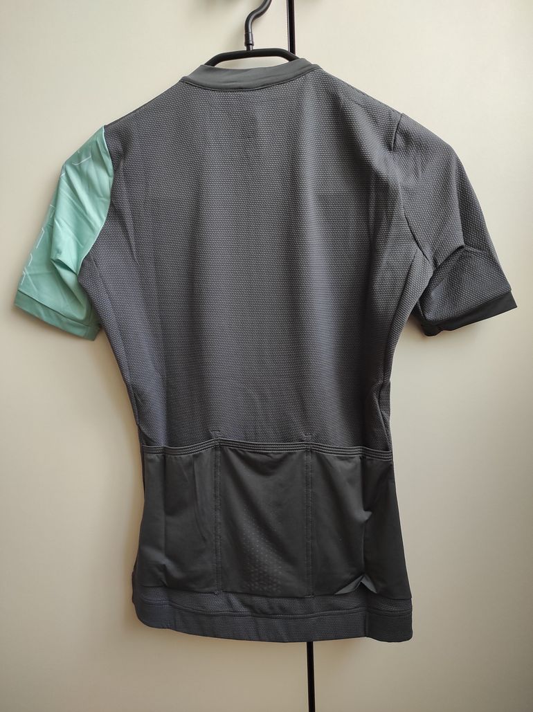 Used Mavic Essential Short Sleeves Women's Cycle Jersey Size XS Carbon/Mint bike — image 2 of 12