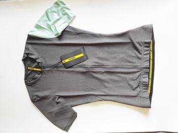 Used Mavic Essential Short Sleeves Women's Cycle Jersey Size XS Carbon/Mint bike — image 8 of 12