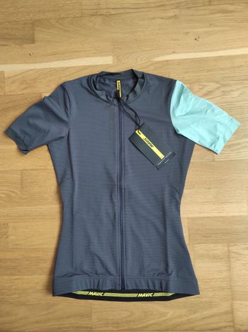 Used Mavic Essential Short Sleeves Women's Cycle Jersey Size XS Carbon/Mint bike — image 5 of 12