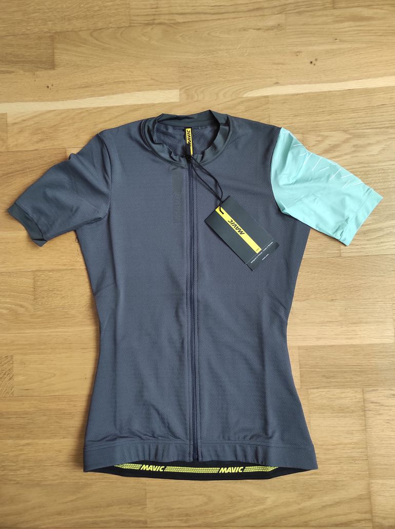 Used Mavic Essential Short Sleeves Women's Cycle Jersey Size XS Carbon/Mint bike — image 5 of 12