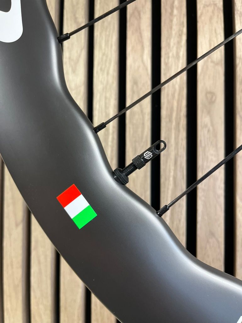 Used Cuore Wave Race Disc Wheelset 60/50mm Aero 2025 bike — image 7 of 11