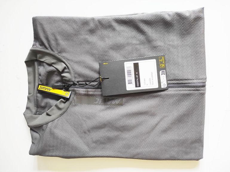 Used Mavic Essential Short Sleeves Women's Cycle Jersey Size M Carbon/Mint bike — image 7 of 9