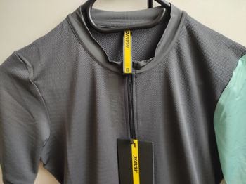 Used Mavic Essential Short Sleeves Women's Cycle Jersey Size M Carbon/Mint bike — image 2 of 9