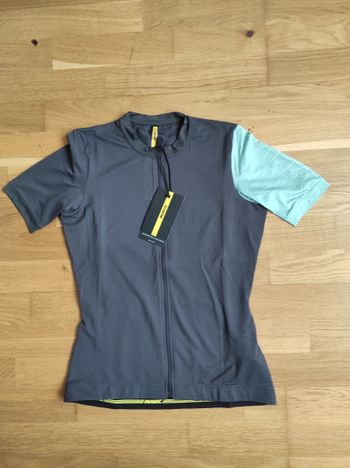 Used Mavic Essential Short Sleeves Women's Cycle Jersey Size M Carbon/Mint bike — image 3 of 9