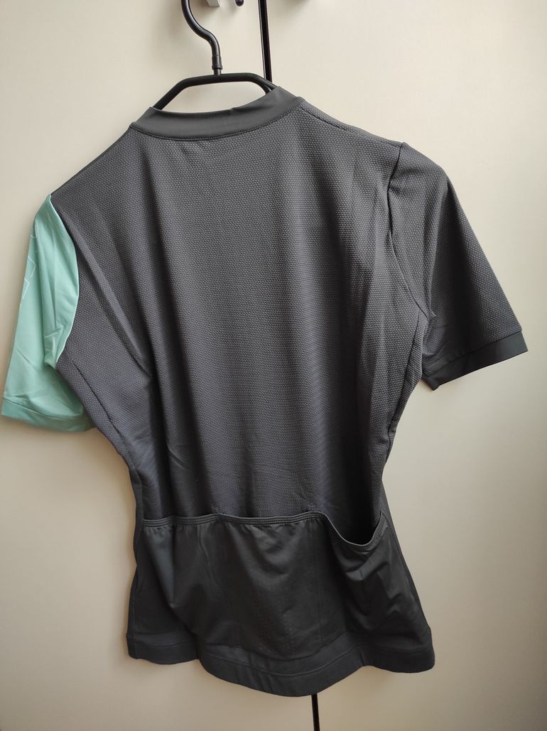 Used Mavic Essential Short Sleeves Women's Cycle Jersey Size M Carbon/Mint bike — image 4 of 9
