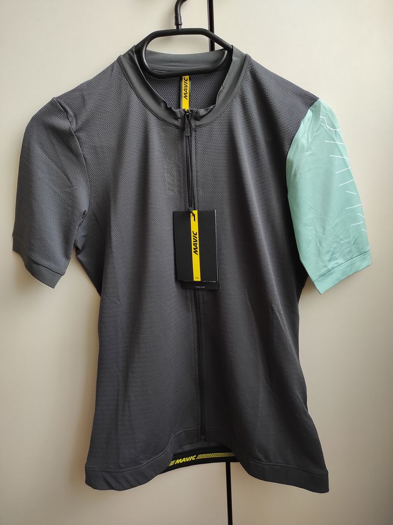 Used Mavic Essential Short Sleeves Women's Cycle Jersey Size M Carbon/Mint bike — image 1 of 9