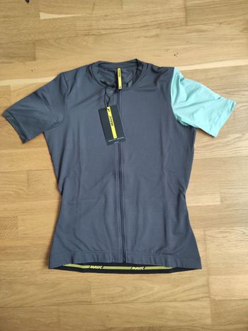 Used Mavic Essential Short Sleeves Women's Cycle Jersey Size L Carbon/Mint bike — image 4 of 9
