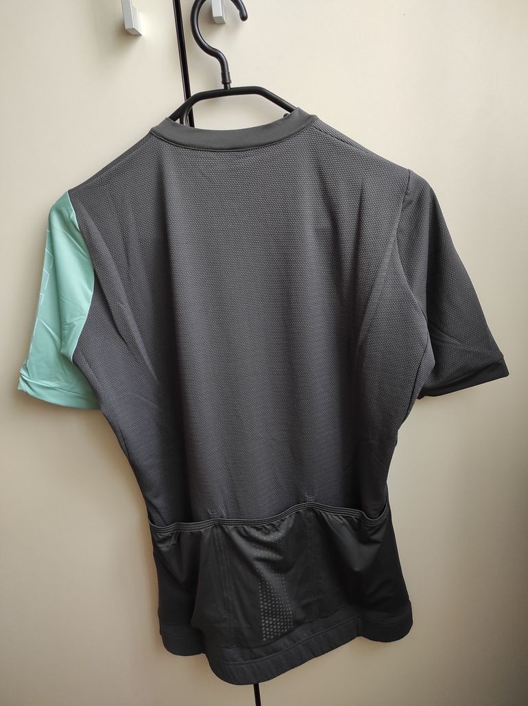Used Mavic Essential Short Sleeves Women's Cycle Jersey Size L Carbon/Mint bike — image 3 of 9