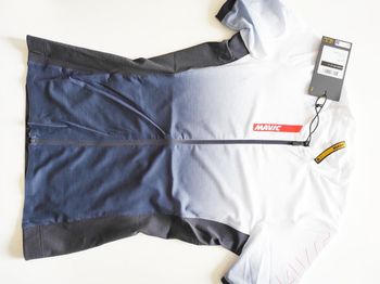 Used Mavic Essential Short Sleeves Women's Cycle Jersey Size M Deep Blue/White bike — image 8 of 13