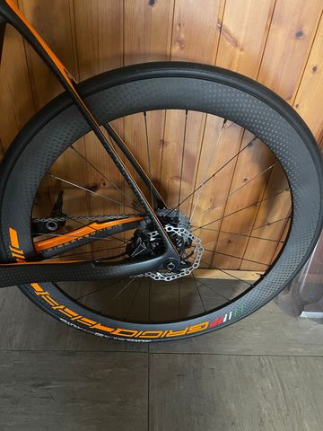Grigio carbonio t1000 bike usato — immagine 2 di 4