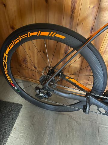 Grigio carbonio t1000 bike usato — immagine 3 di 4