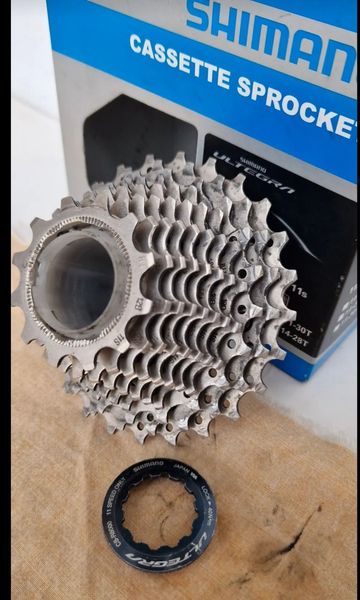 Used Shimano Ultegra CS-R8100 11-speed Drivetrain & Pedals