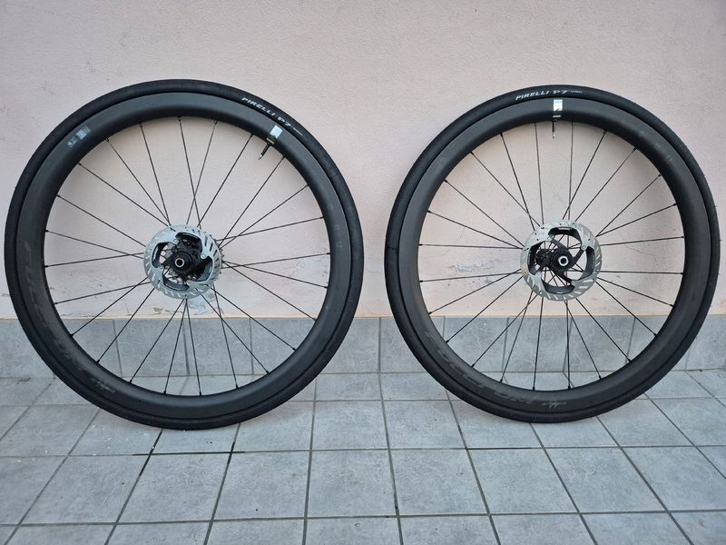 Używany Fulcrum Speed 42 2024 bike — zdjęcie 2 z 6