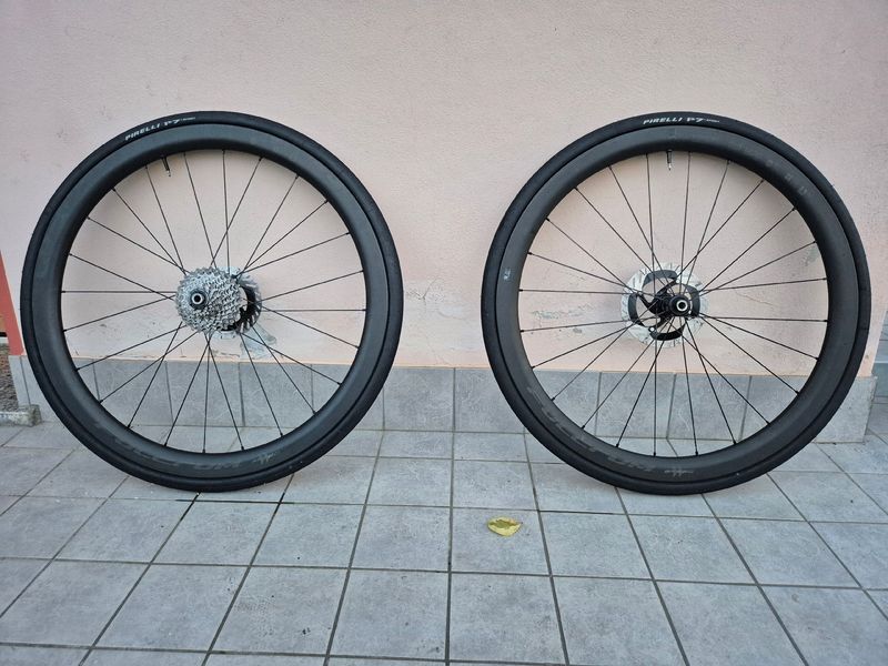 Używany Fulcrum Speed 42 2024 bike — zdjęcie 1 z 6