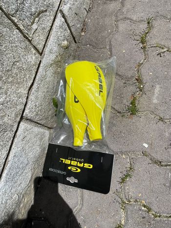 Used Gabel Shin Guards Sr – Yellow 2026 bike — image 3 of 4