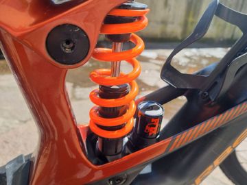 Fox DHX 2 2025 bike d'occasion — image 1 sur 5