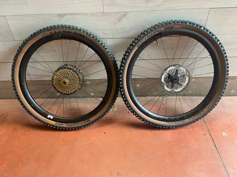 Used Syncros Revelstok 1.0 carbon 29” bike — image 1 of 5