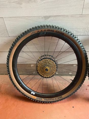 Used Syncros Revelstok 1.0 carbon 29” bike — image 2 of 5