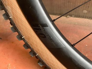 Used Syncros Revelstok 1.0 carbon 29” bike — image 3 of 5