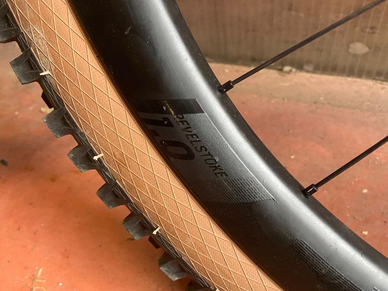 Used Syncros Revelstok 1.0 carbon 29” bike — image 3 of 5
