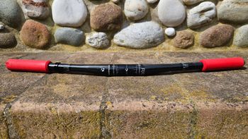 Used Bontrager Manubrio RXL 690MM + ESI Grip Chunky bike — image 1 of 5