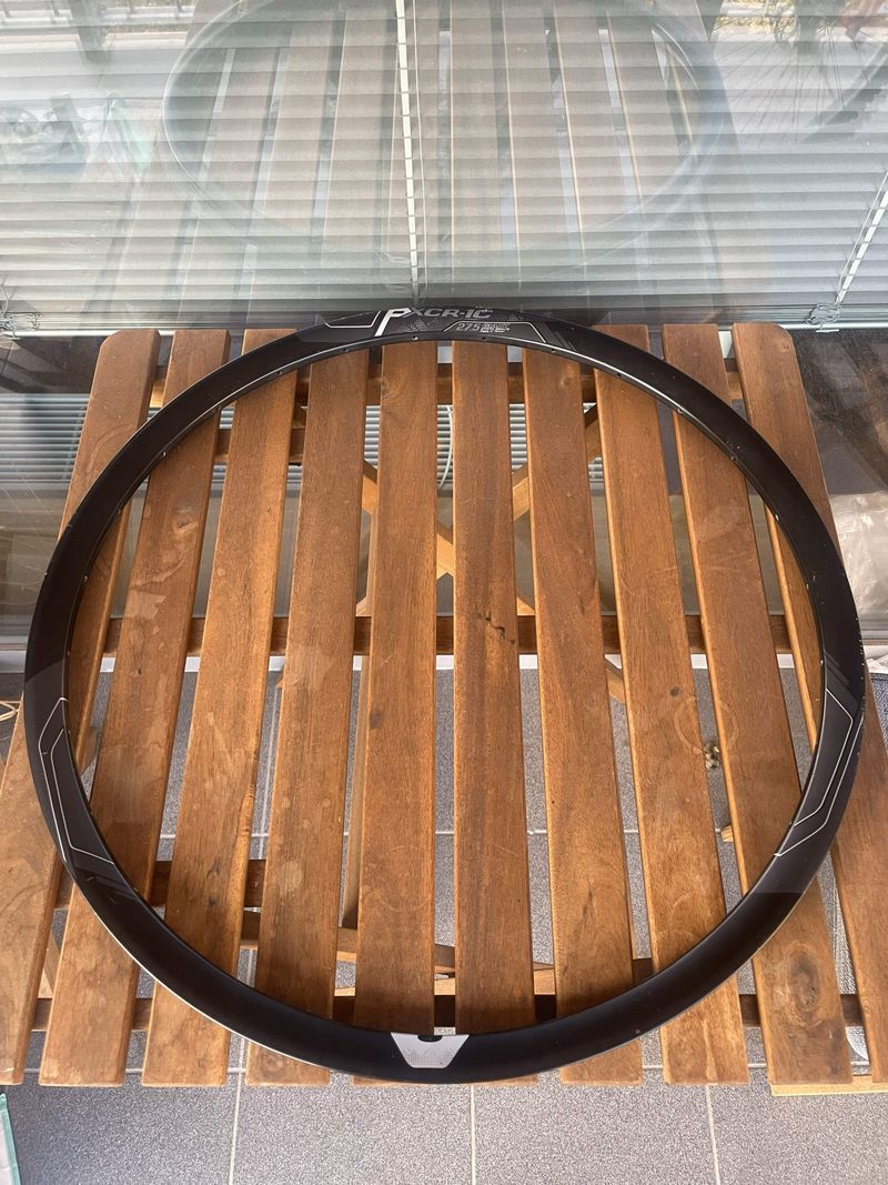 Used Giant 27.5" Carbon Rim Wheels