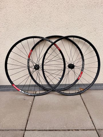 Używany Dt Swiss 240 + XR 391 Laufradsatz 29" / 700c Gravel/ MTB (12x100/12x142) inkl. XR 391 Ersatzfelge Wheels