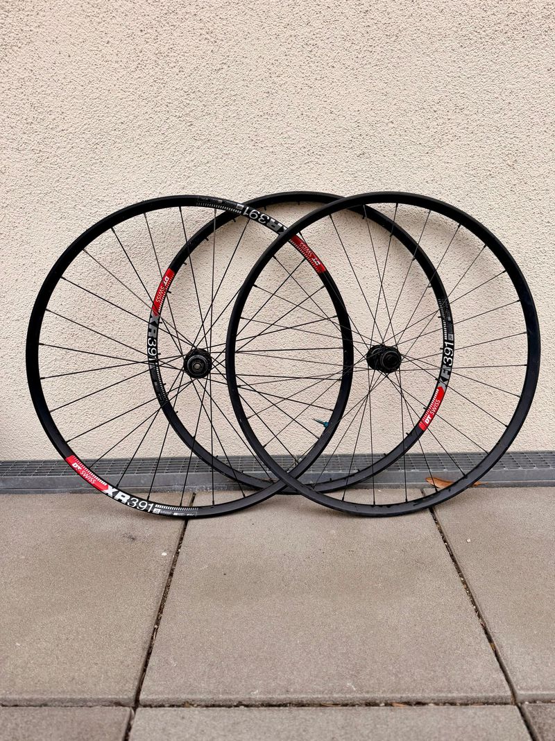 Dt Swiss 240 + XR 391 Laufradsatz 29" / 700c Gravel/ MTB (12x100/12x142) inkl. XR 391 Ersatzfelge Wheels d'occasion