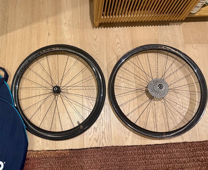 Käytetty Campagnolo Hyperon Ultra Carbon Wheelset Wheels