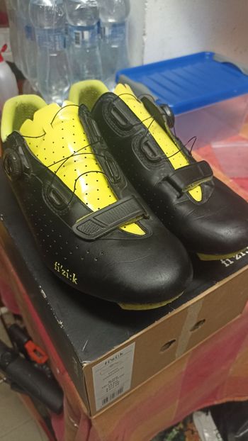 Used Fizik tempo over curve R5 bike