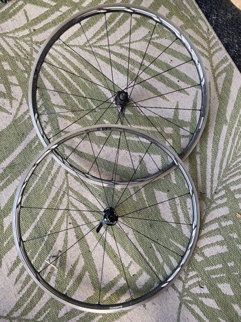 Blocage Rapide de Roue Arrière SHIMANO ULTEGRA WH-RS500
