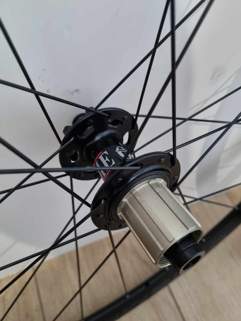 パーツ Gipiemme Equipe 716 CL Disc Tubeless Gipiemme Equipe 716 road wheel set, Black | Bikeinn