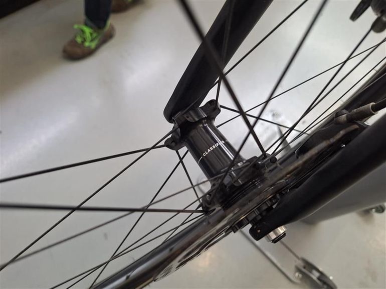 Used Classified CF G30 Gravel Wheelset bike — image 9 of 11