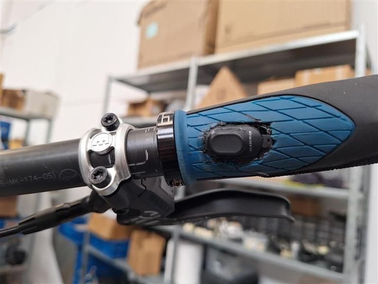 Used Classified CF G30 Gravel Wheelset bike — image 8 of 11