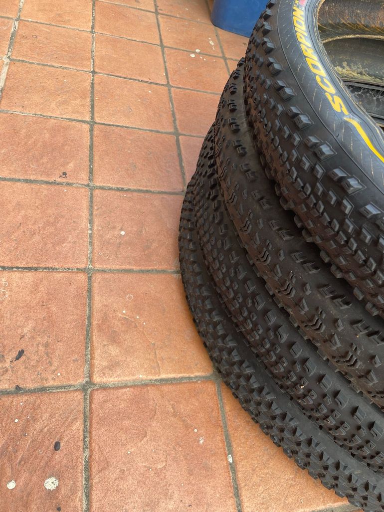 Used Pirelli Coperture 2.4 Tubeless Ready bike — image 4 of 7