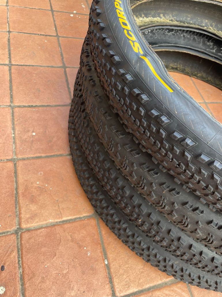 Used Pirelli Coperture 2.4 Tubeless Ready bike — image 2 of 7